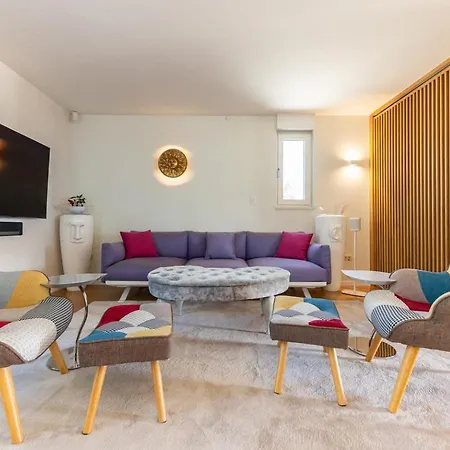 فيلة Modern With Private Pool In سبليت